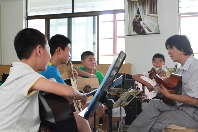 吉他教学 - 音城乐器(昆明吉他培训教室)